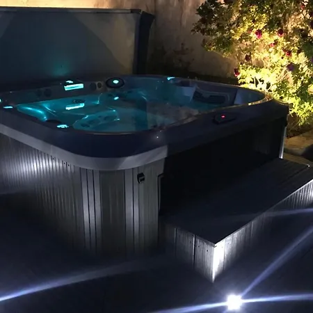 Superbe Longere Poitevine - Piscine Exterieure Chauffee Et Spa Jaccuzi * Cuhon