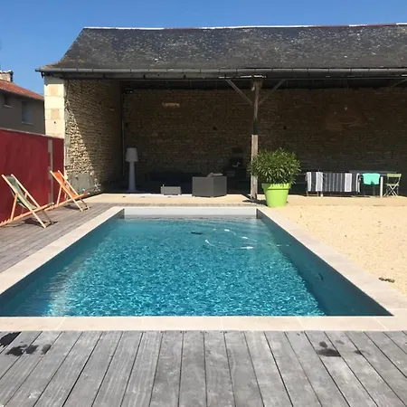 Superbe Longere Poitevine - Piscine Exterieure Chauffee Et Spa Jaccuzi * Cuhon
