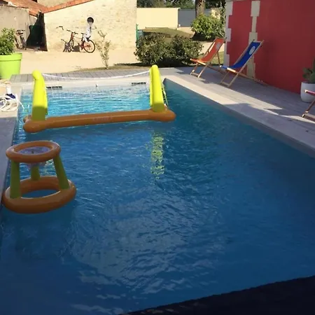 Superbe Longere Poitevine - Piscine Exterieure Chauffee Et Spa Jaccuzi Cuhon