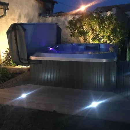 Superbe Longere Poitevine - Piscine Exterieure Chauffee Et Spa Jaccuzi Tatil Evi